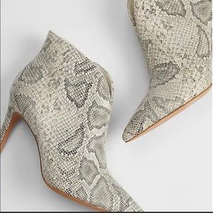 Brand new EXPRESS western inspired heeled booties